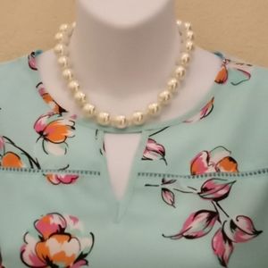 Kim Roger's Cream Pearl Choker Necklace…